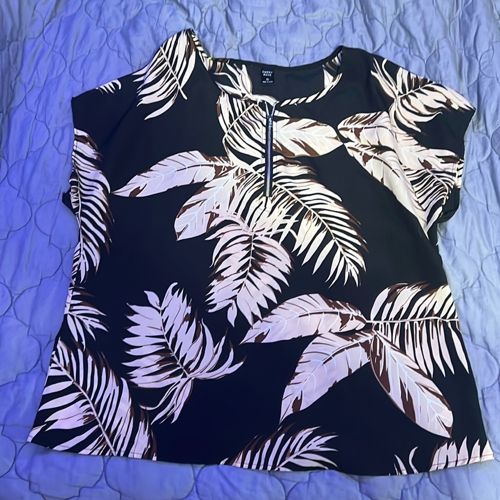 ⭐️Emery Rose Top black and white with pants tropical, Hawaii, summer